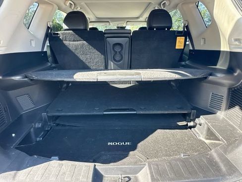 Used 2017 Nissan Rogue SL w/ SL Premium Package AWD/4WD image 32