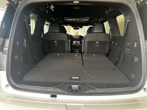 New 2026 INFINITI QX80 4WD image 10