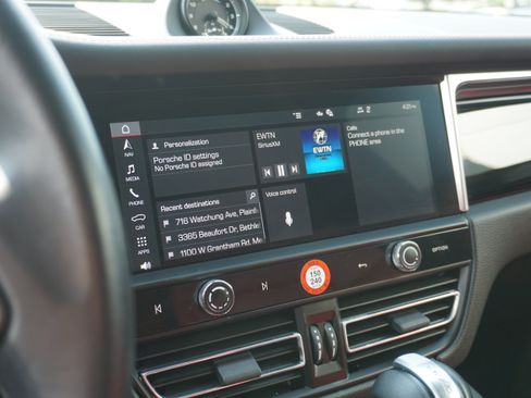 Certified 2023 Porsche Macan S AWD/4WD image 22