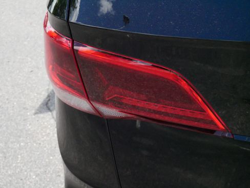 Certified 2023 Volkswagen Taos SE AWD/4WD image 17