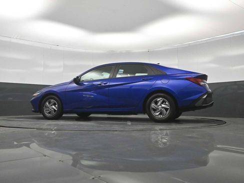 Used 2024 Hyundai Elantra SE FWD image 34
