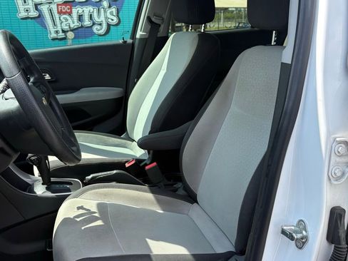 Used 2019 Chevrolet Trax LS image 9