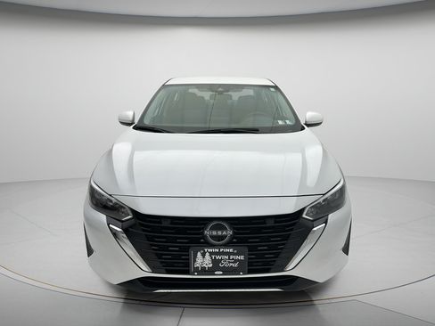 Used 2025 Nissan Sentra SV FWD image 2