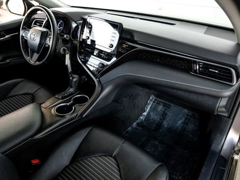 Used 2021 Toyota Camry SE image 9