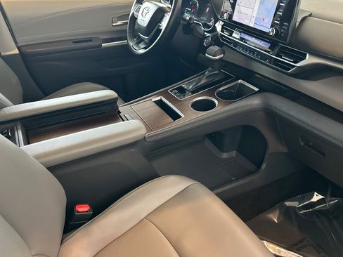 Certified 2021 Toyota Sienna XLE w/ XLE Plus Package image 17