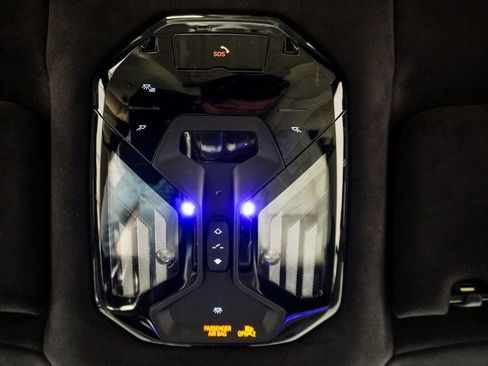 Used 2023 BMW 760i xDrive w/ Executive Package image 35