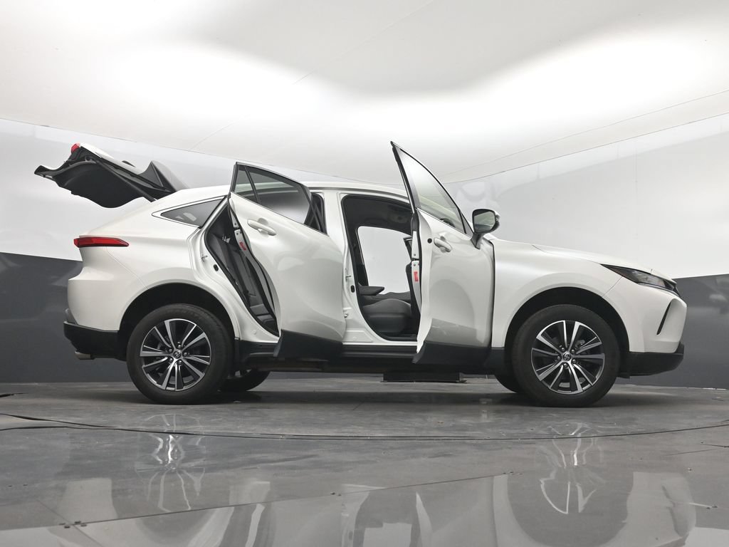 Used 2022 Toyota Venza LE AWD/4WD image 7