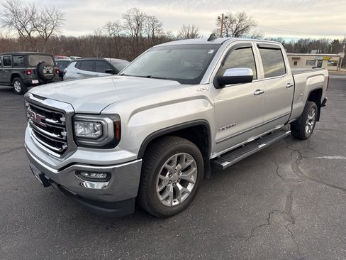 Used 2018 GMC Sierra 1500 SLT w/ SLT Premium Package image 3