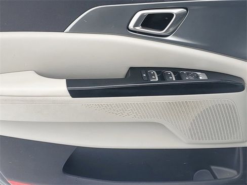 Used 2024 Kia Carnival LX image 14