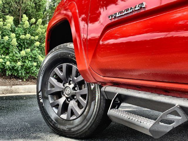 Certified 2022 Toyota Tacoma SR5 AWD/4WD image 41