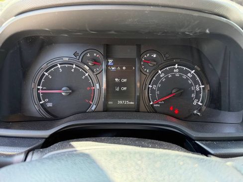 Used 2023 Toyota 4Runner SR5 AWD/4WD image 18