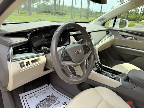 Used 2020 Cadillac XT5 Premium Luxury FWD image 13