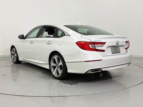 Used 2018 Honda Accord Touring image 3