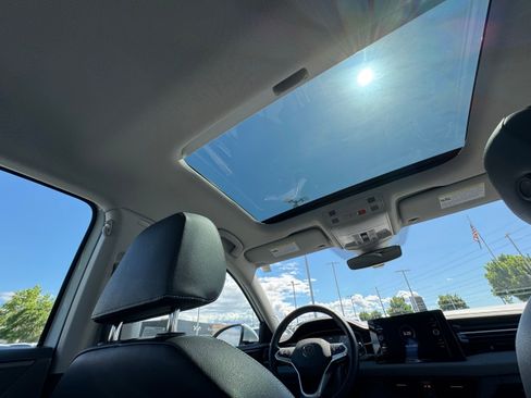 Used 2025 Volkswagen Jetta SE image 22