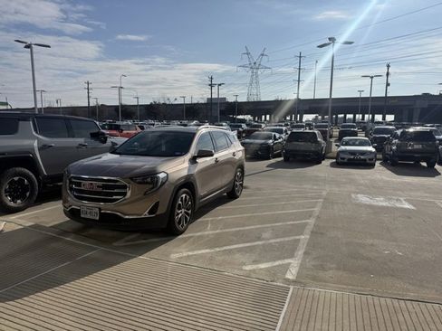 Used 2018 GMC Terrain SLT w/ Preferred Package image 2