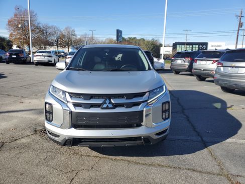 Used 2023 Mitsubishi Outlander Sport SE image 2