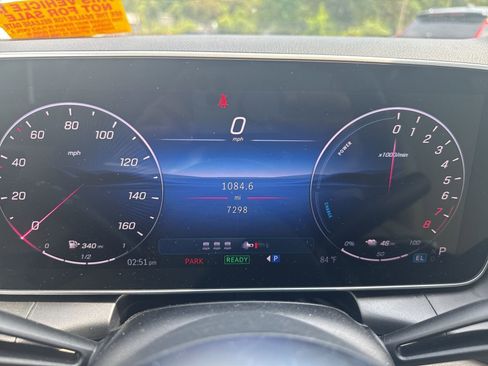 Used 2025 Mercedes-Benz GLC 350e 4MATIC image 10