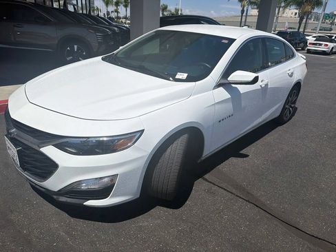Used 2025 Chevrolet Malibu RS FWD image 3