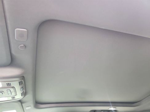 Used 2024 GMC Yukon Denali w/ Advanced Technology Package AWD/4WD image 19