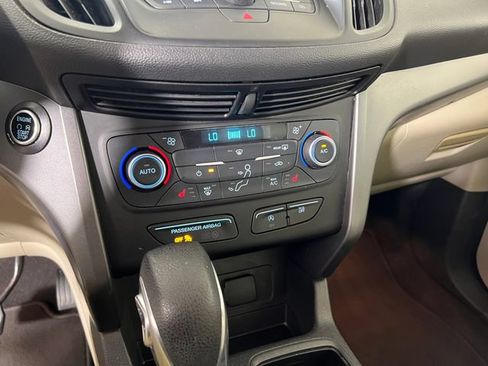 Used 2019 Ford Escape SE FWD image 19