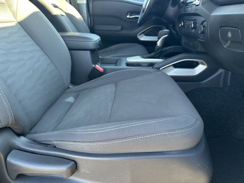 Used 2022 Nissan Frontier SV image 14