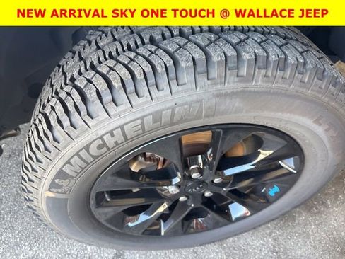 Used 2022 Jeep Wrangler Unlimited Sahara AWD/4WD image 7