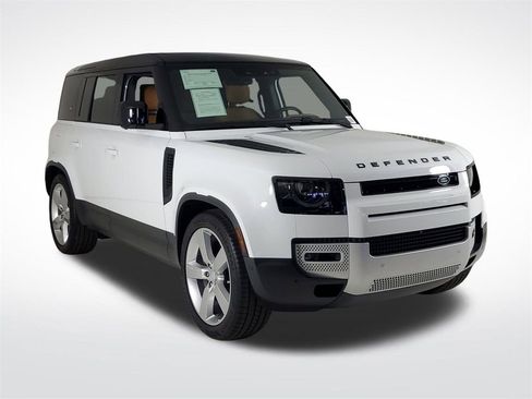 Used 2024 Land Rover Defender 110 SE image 4