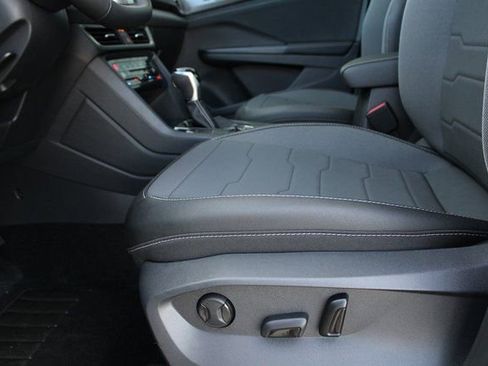 New 2025 Volkswagen Taos SE AWD/4WD image 4