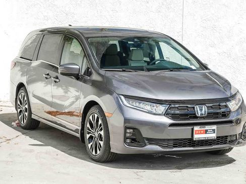 New 2026 Honda Odyssey Elite image 3