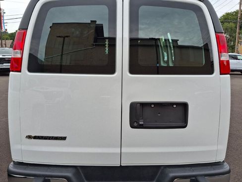 Used 2025 Chevrolet Express 2500 w/ Driver Convenience Package RWD image 5