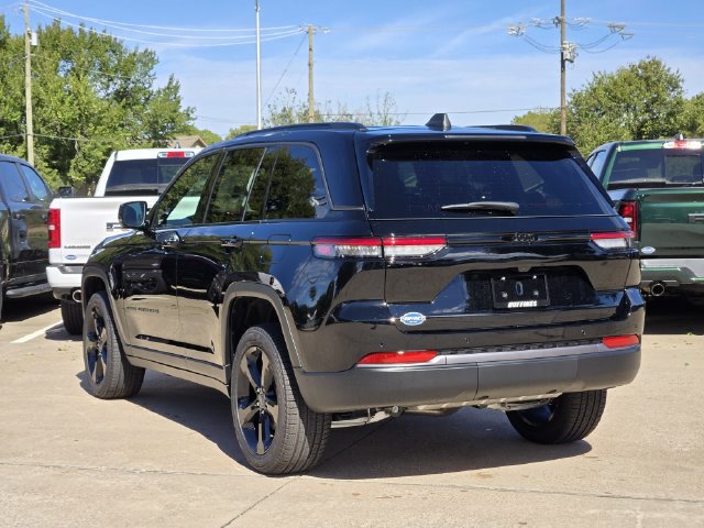 New 2027 Jeep Grand Cherokee Limited RWD image 4