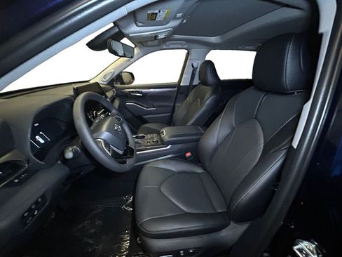 New 2026 Toyota Highlander Limited AWD/4WD image 9