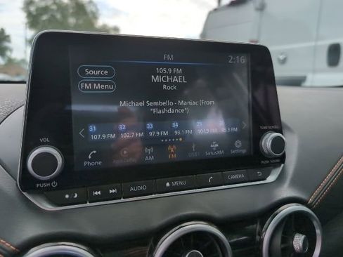 Used 2022 Nissan Sentra SR w/ SR Premium Package image 13