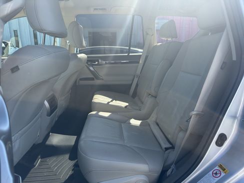 Used 2017 Lexus GX 460 Premium image 4