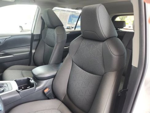 Certified 2022 Toyota RAV4 XLE w/ Convenience Package AWD/4WD image 17