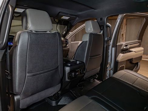 Used 2024 Chevrolet Silverado 2500 ZR2 w/ Technology Package image 21