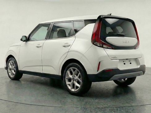 Used 2025 Kia Soul LX w/ LX Technology Package FWD image 6