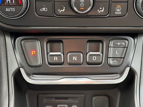 Used 2021 GMC Terrain SLT image 18