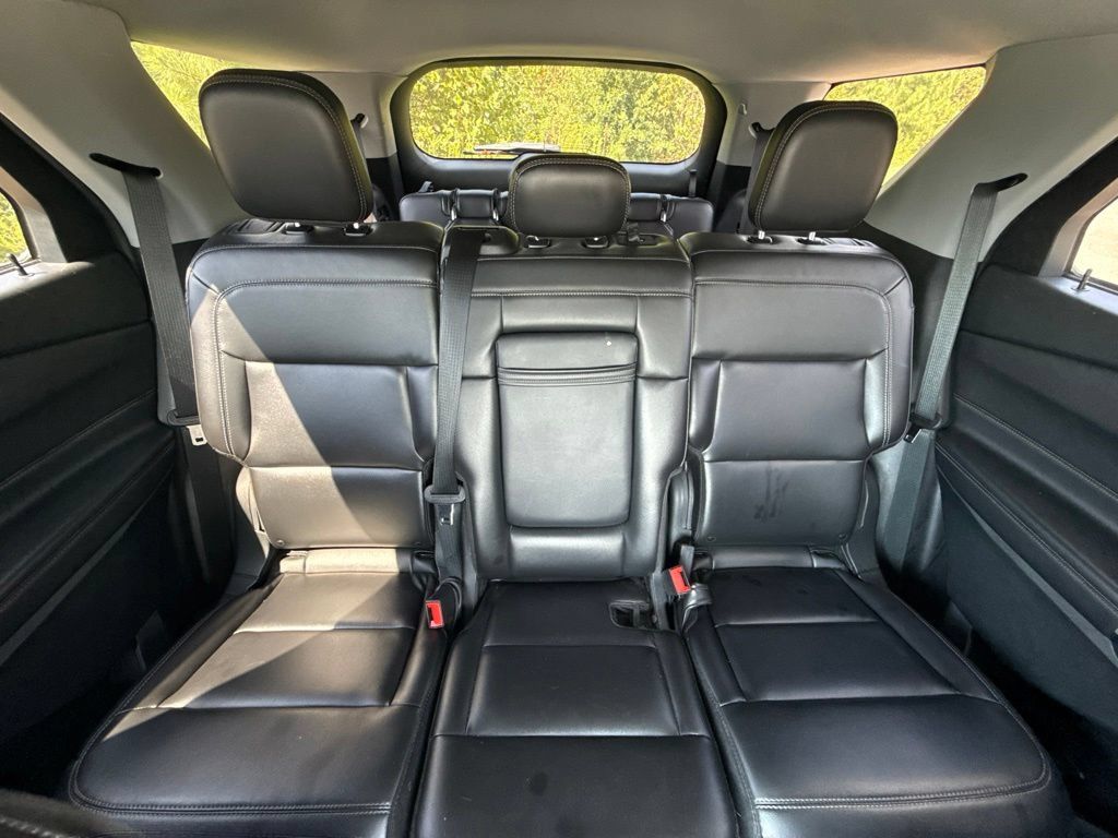 Used 2024 Ford Explorer XLT w/ Equipment Group 202A RWD image 15
