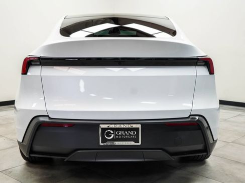 Used 2026 Tesla Model Y 2WD image 9
