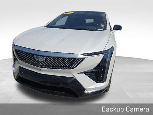 Used 2025 Cadillac Optiq Luxury 2 w/ LPO, Floor Liner Package AWD/4WD image 5