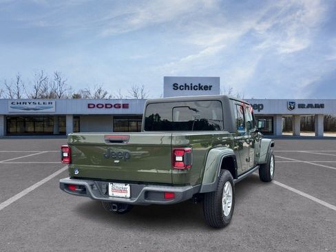 Used 2022 Jeep Gladiator Sport AWD/4WD image 3