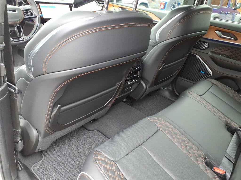 New 2027 Jeep Grand Cherokee Summit AWD/4WD image 15