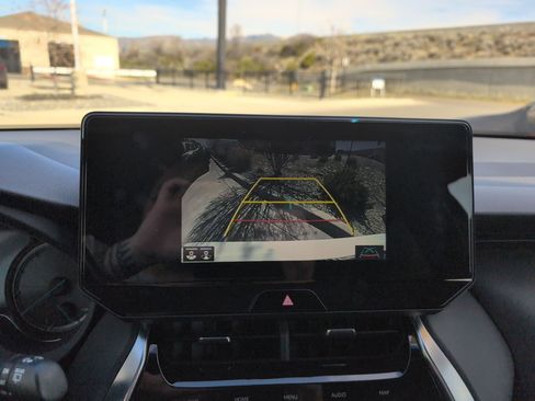 Used 2021 Toyota Venza XLE w/ Softex Package image 19