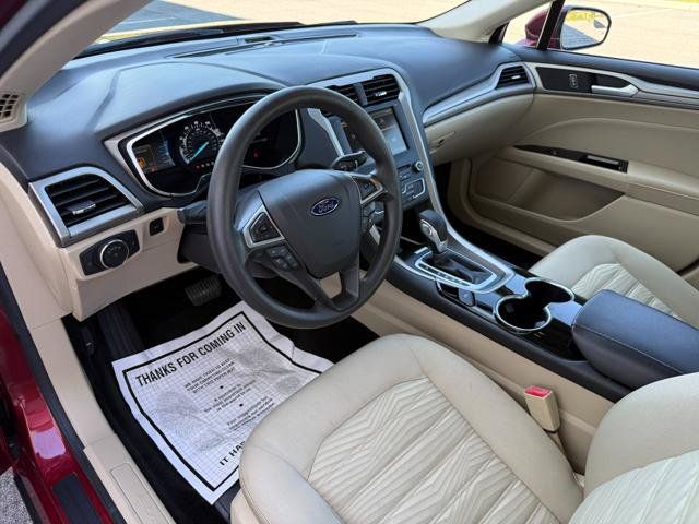 Used 2016 Ford Fusion SE FWD image 9