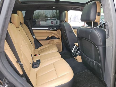 Used 2014 Porsche Cayenne Turbo image 27