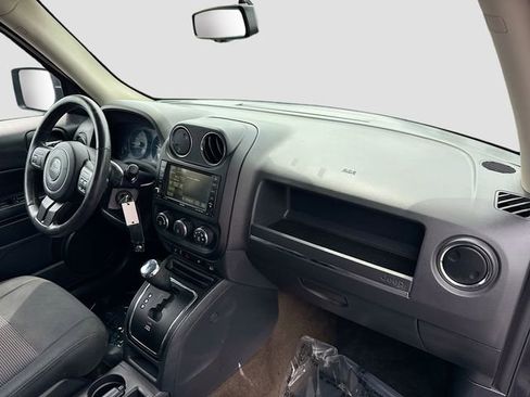 Used 2015 Jeep Patriot Latitude w/ Sun/Sound Group AWD/4WD image 26