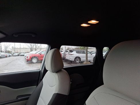 Used 2018 Kia Soul Base w/ Convenience Package image 24