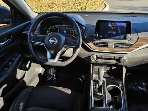 Used 2024 Nissan Altima 2.5 SV image 20