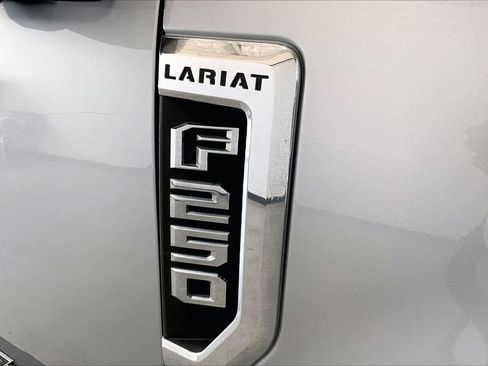 Used 2021 Ford F250 Lariat w/ Lariat Value Package AWD/4WD image 9